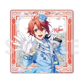 偶像星願閃閃立牌,七瀬陸身穿藍色舞台服裝,手持麥克風,面帶笑容。