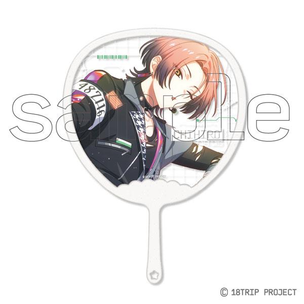 應援團扇,夏燒千彌穿著夾克,略微側身。