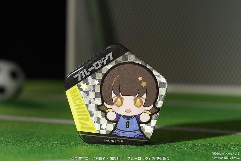 徽章特寫:藍色監獄 HUGGY 系列,蜂樂回角色,Q版造型,藍色球衣。