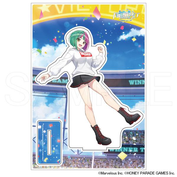 海莉·露易絲立牌:Dolphin Wave HJ聯名,人物身穿運動服,背景為運動場景。