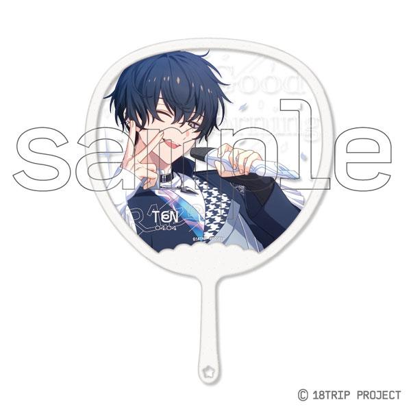 透明團扇:18TRIP 叢雲添,手持麥克風,比出V字手勢,卡通人物設計。