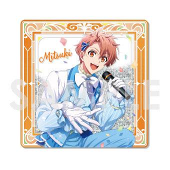 和泉三月穿著藍色表演服,手持麥克風唱歌,閃亮星辰Collection Vol.2周邊。