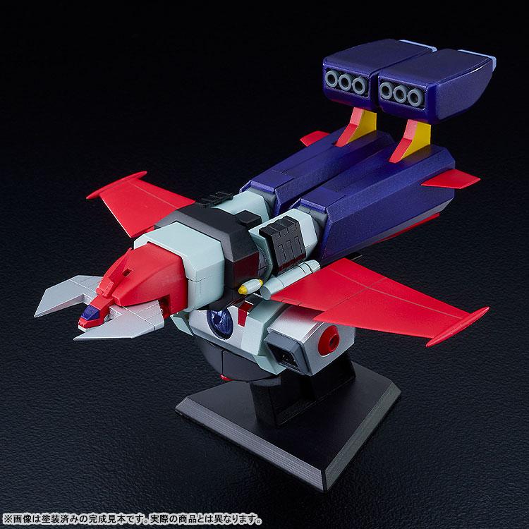 MODEROID太空保衛隊霹靂鐵金剛模型,帶紅色機翼及藍色尾部,展示於黑色底座上。