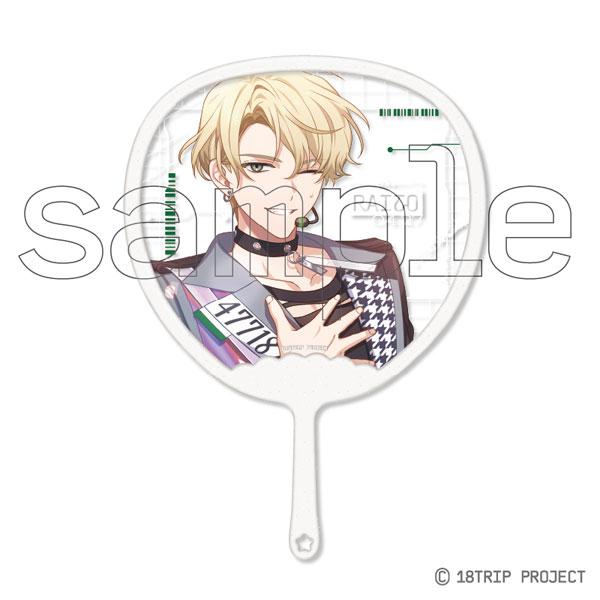 透明團扇,印有18TRIP 北片來人角色,眨眼微笑。