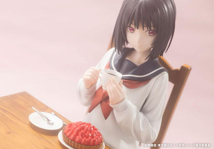 [預訂] 小佐內由紀 1/6 完成品模型：手持咖啡杯，桌上有草莓塔。