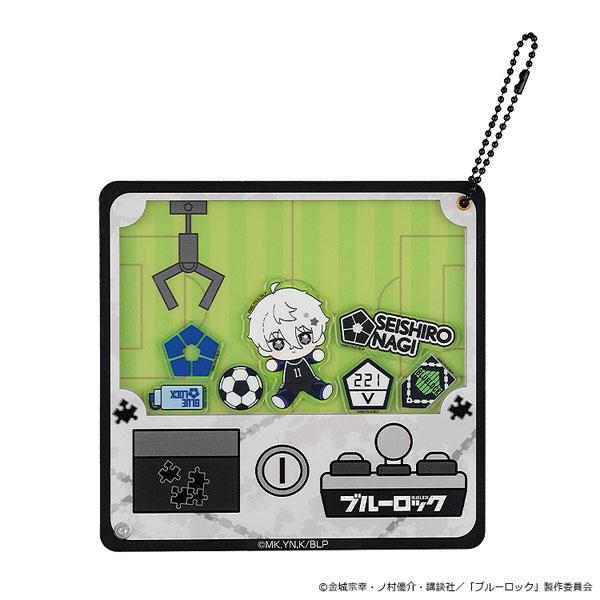 [預訂] 藍色監獄 凪誠士郎 夾娃娃機風鑰匙圈，足球場景背景，角色圖案在其中。