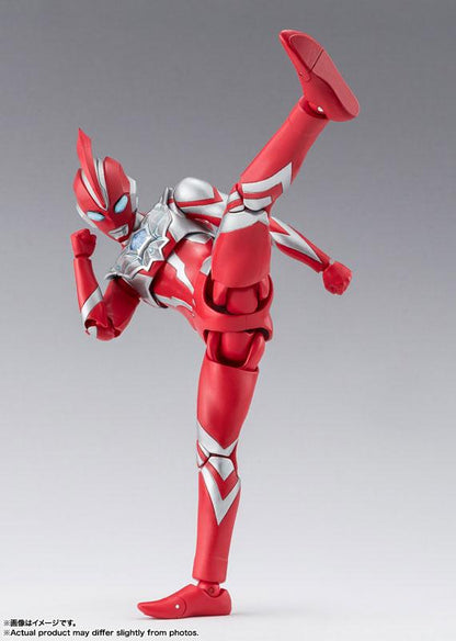 S.H.Figuarts 超人歐米茄紅色公仔高踢腿姿勢