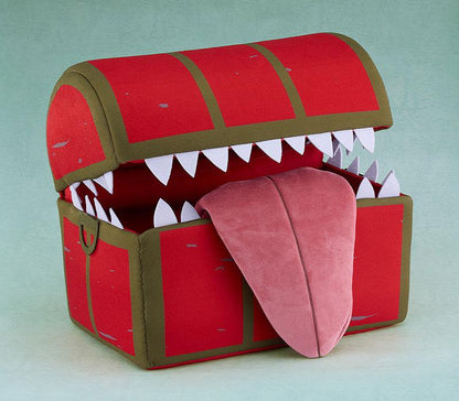 大型毛公仔：紅色寶箱造型擬型怪，張開口露出牙齒和舌頭.