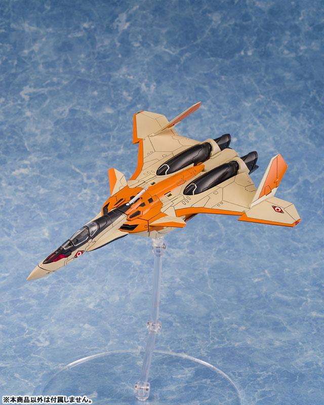 [預訂] ACKS V.F.G. 超時空要塞Δ VF-31D Skuld SP 模型，橘色及米色塗裝，展示架。