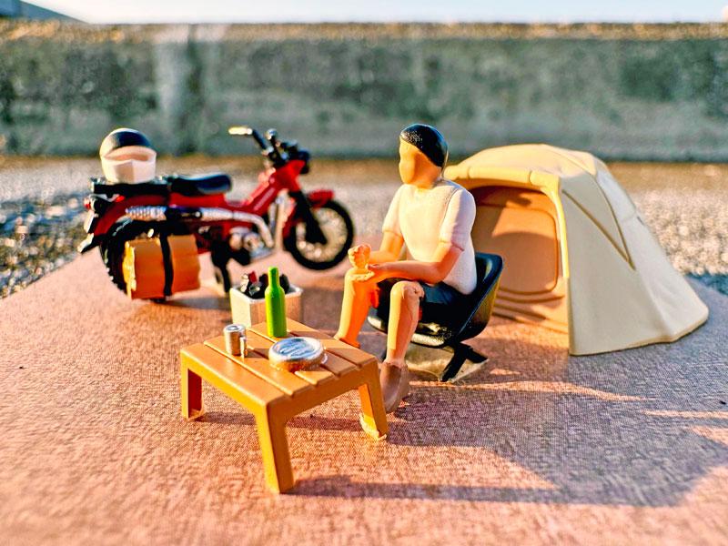 [預訂] Geocolle64 Carsnap30a 單人露營場景，含Honda CT125獵人Cub機車、帳篷及人物。