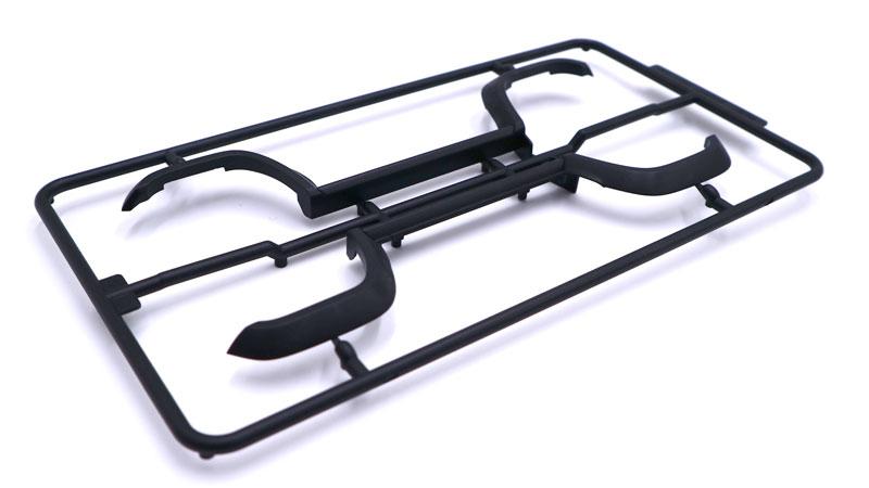 1/24 鈴木Jimny JB74 (JC/叢林綠) 模型零件框架，黑色塑膠射出件。