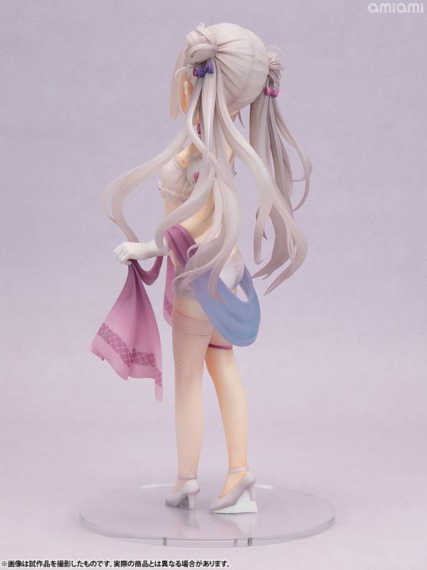 栫香那子 illustrated by 米奇王 1/5.5 完成品模型，身穿內衣，手持布料，側面全身像。