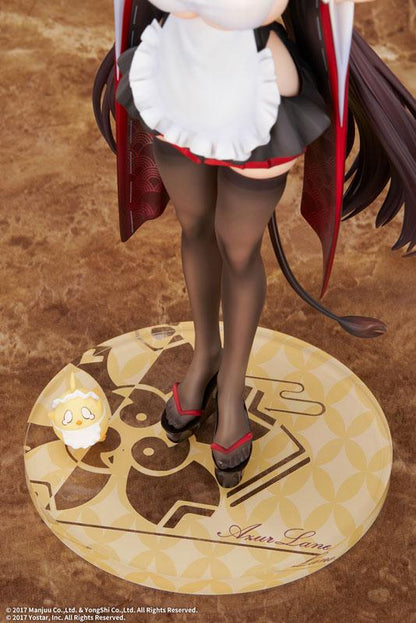 [預訂] 碧藍航線 樫野 絆倒女僕Ver. 1/7 完成品模型細節，展示女僕裝、黑絲襪和涼鞋。