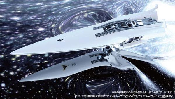 [預訂] 銀河英雄傳說 帝國總旗艦 伯倫希爾 1/8000 模型，白色艦體於星空中飛行。