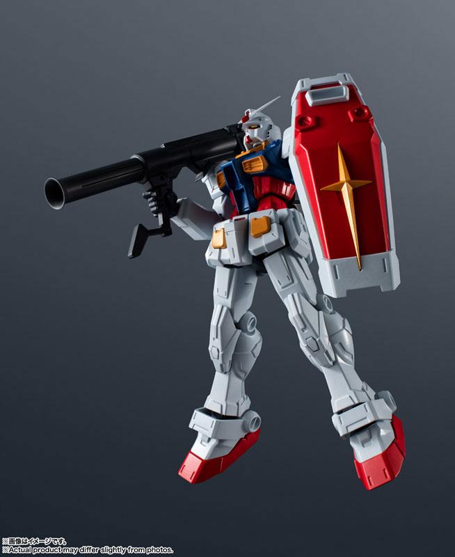 GUNDAM UNIVERSE RX-78-2 鋼彈模型，持步槍盾牌站姿。