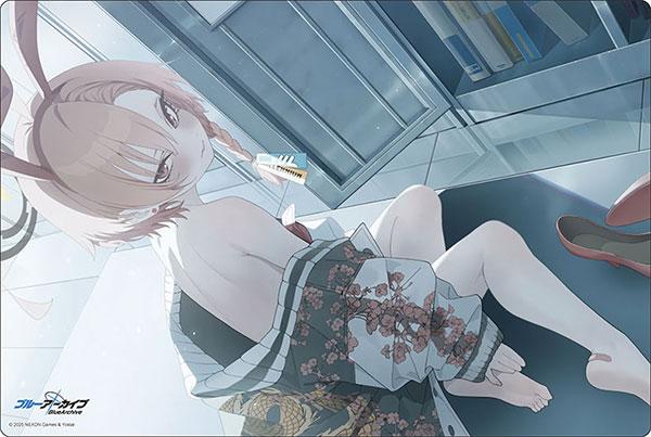 [預訂] 武士道橡膠墊，蔚藍檔案『寧瑠(兔女郎)』紀念大廳插圖ver.，描繪了兔女郎寧瑠躺臥的插圖。