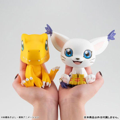 [預訂] LookUp 數碼暴龍 亞古獸 完成品模型，與另一角色模型一同展示。