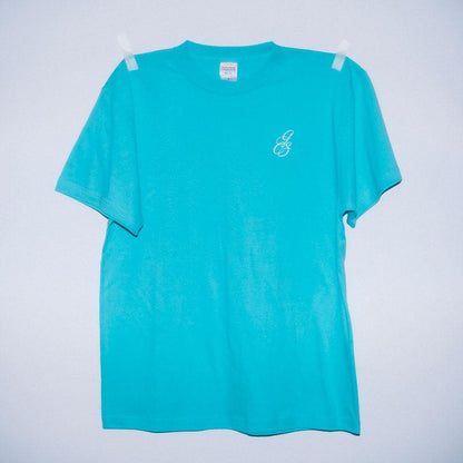 湖水綠色T恤，胸前有白色字母刺繡，[預訂] LP GIVEN THE BEST 完全生產限定盤周邊。