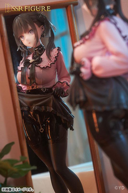 [預訂] 黑川美羽 豪華版 1/6 完成品模型：粉色襯衫、黑色短裙，鏡中反射全身。