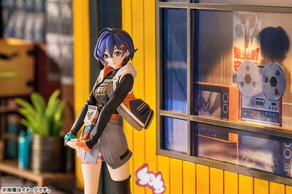 POP UP PARADE SP 絕區零 鈴 完成品模型，站立姿勢，背景為街景。