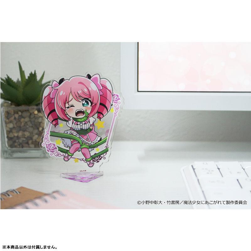 [預訂] TV動畫「成為魔法少女」瑪吉雅洋紅立牌，粉髮角色被植物纏繞的設計。