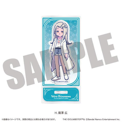 「學園偶像大師」篠澤廣立牌，全身站姿，休閒服裝。