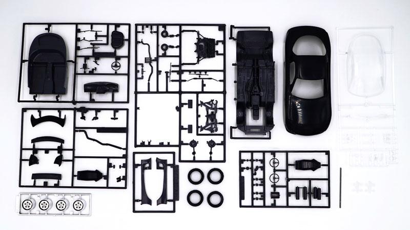 [預訂] 1/24 FD3S RX-7 Mazdaspeed A-spec模型零件套件，含車身、底盤、輪胎等組件。