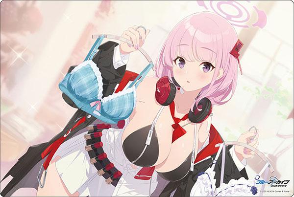 [預訂] 蔚藍檔案『英美』紀念大廳插圖ver.橡膠墊，粉髮角色手持衣物。