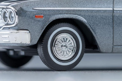 Tomica Limited Vintage LV-206b 豐田皇冠 Custom 67年式 (灰色) 車輪特寫。