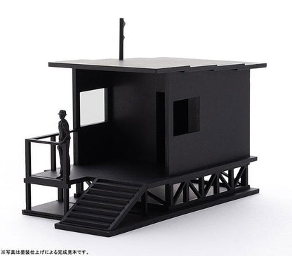 金曜Roadshow模型：黑色建築物模型，附人物站立陽台。