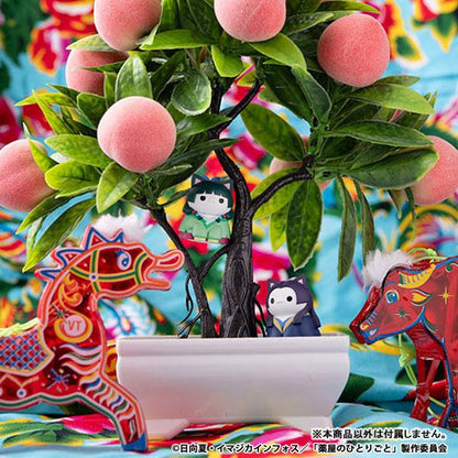 [預訂] 藥師少女的獨語 宮中CATS 喵! 8個入BOX其中一款設計，置於桃樹盆栽旁。