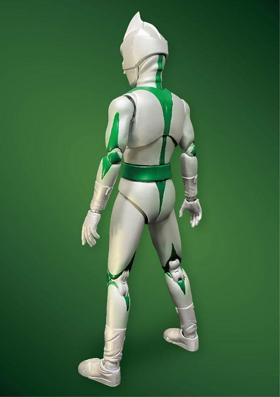 [預訂] HERO ACTION FIGURE NEXT鏡子超人 完成品模型，背面視圖，銀色和綠色細節。