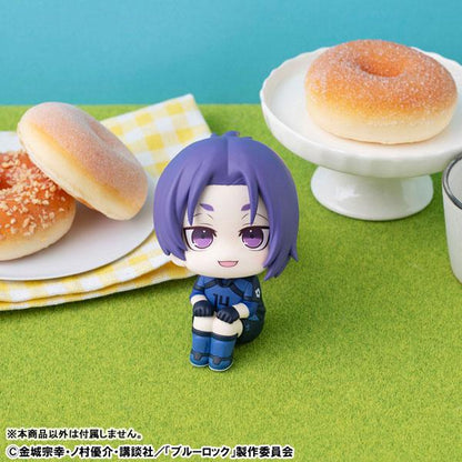 [預訂] LookUp 御影玲王 日本代表戰ver. 完成品模型，坐姿。