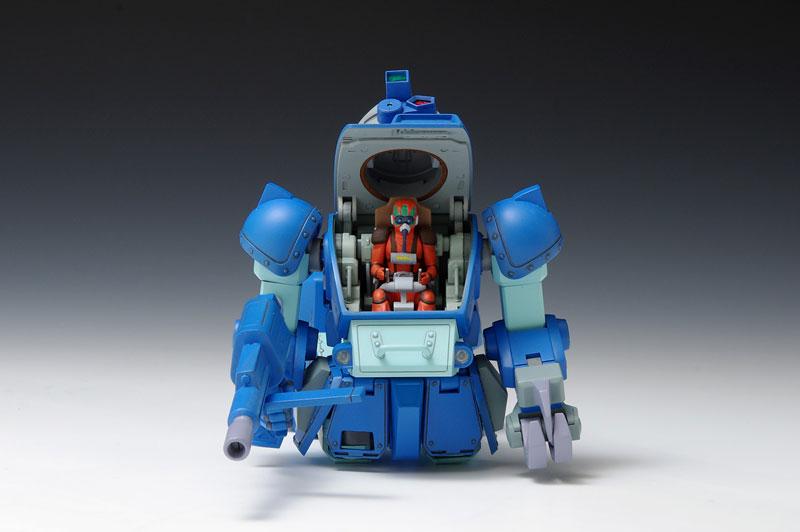 [預訂] 裝甲騎兵波德姆茲 Rabidly Dog 1/35 模型，駕駛艙打開，可見內部駕駛員。