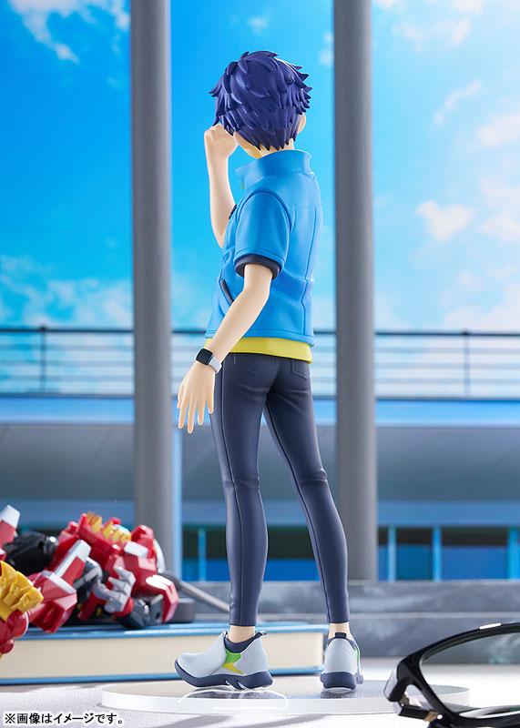 [預訂] POP UP PARADE 麻中蓬 L size 完成品模型，藍色外套深色長褲，回頭望。