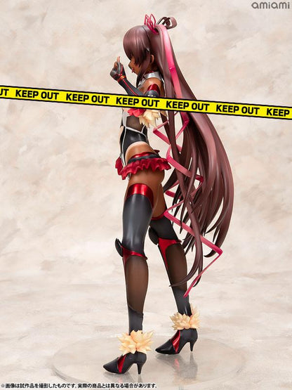 對魔忍雪風 水城雪風 1/6 限定版完成品模型，全身像，黑色服裝，背景有警示膠帶。