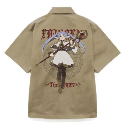 [預訂] 葬送的芙莉蓮 芙莉蓮 刺繍工作襯衫/SAND KHAKI-M《25年9月預約》