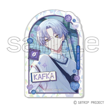 18TRIP 珠寶牌Collection Vol.1其中一款設計：帶有卡通人物的裝飾牌，包含心形和寶石元素。