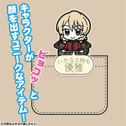 [預訂] 少女與戰車 大吉嶺 壓克力夾子，卡通風格的大吉嶺人物立於口袋上方.