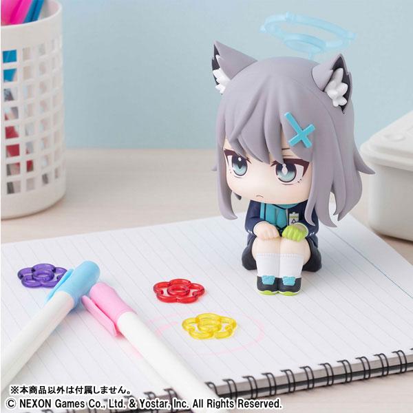 [預訂] LookUp 蔚藍檔案 砂狼白子 完成品模型：砂狼白子 Q版人偶跪坐於筆記本上，附帶光環。