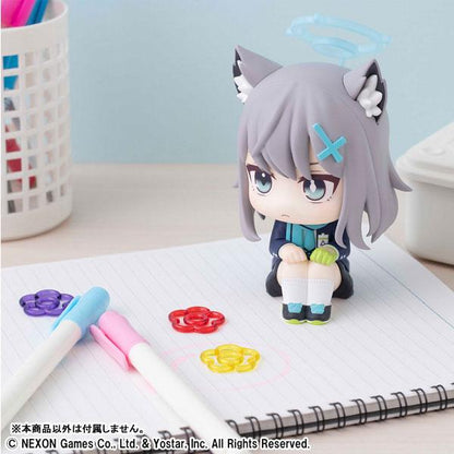 [預訂] LookUp 蔚藍檔案 砂狼白子 完成品模型：砂狼白子 Q版人偶跪坐於筆記本上，附帶光環。