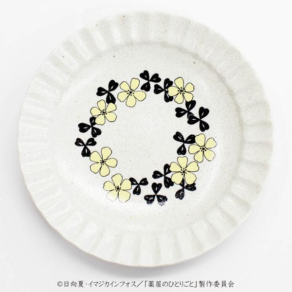 美濃燒宵夜盤，白色底盤，中間有花朵圖案。