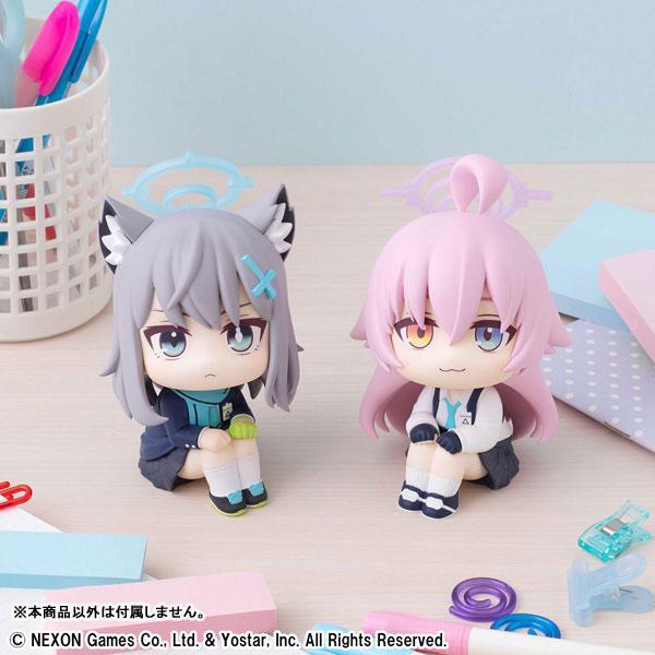 [預訂] LookUp 蔚藍檔案 星野 完成品模型，展示兩款Q版星野坐姿造型。