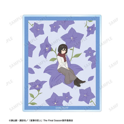 [預訂] 進擊的巨人 米卡莎 Botania 壓克力卡片，米卡莎坐在桔梗花上。