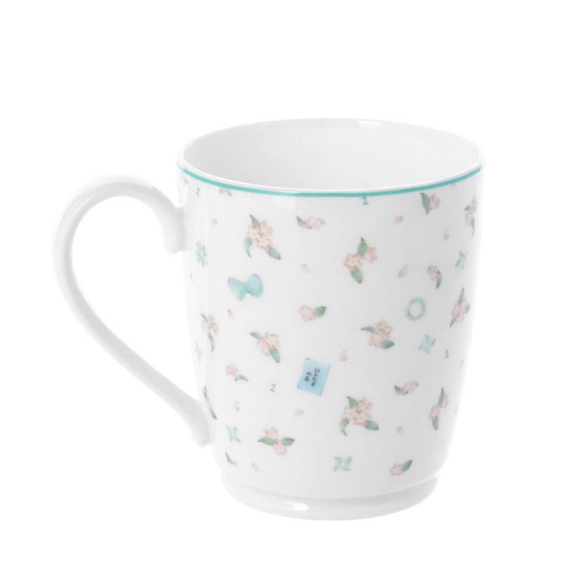 [預訂] 忍者亂太郎一年級Noritake聯名馬克杯，白色杯身，可愛花朵與小圖案設計。