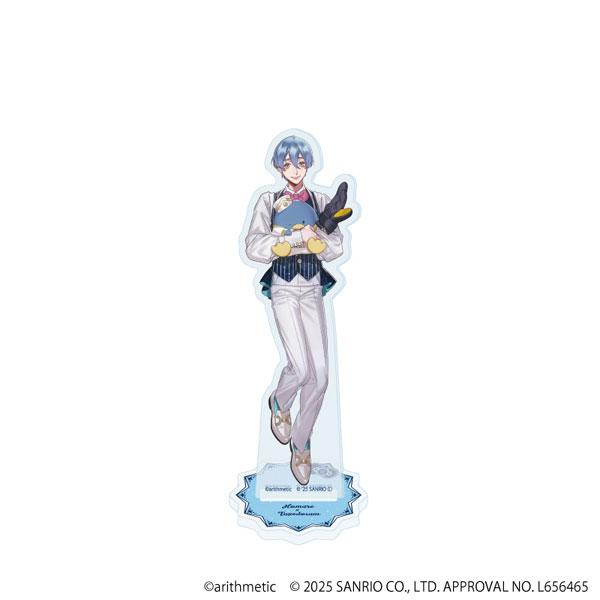 金久保譽抱著山姆企鵝的聯名插圖立牌。