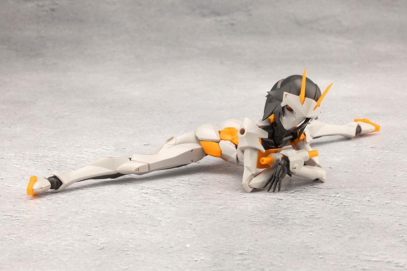 [預訂] 無限邂逅Megalo Maria 首席 模型，白色機甲風格，展示劈叉姿勢。