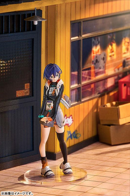POP UP PARADE SP 絕區零 鈴完成品模型，身穿外套短裙，站立於街景背景前。