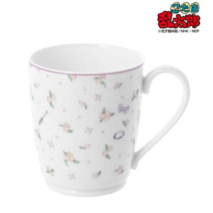 [預訂] 忍者亂太郎四年級可愛花朵馬克杯，白色杯身印有花朵、蝴蝶結圖案。