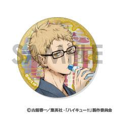 排球少年！！浴衣主題全息徽章，角色喝飲料，金色背景。